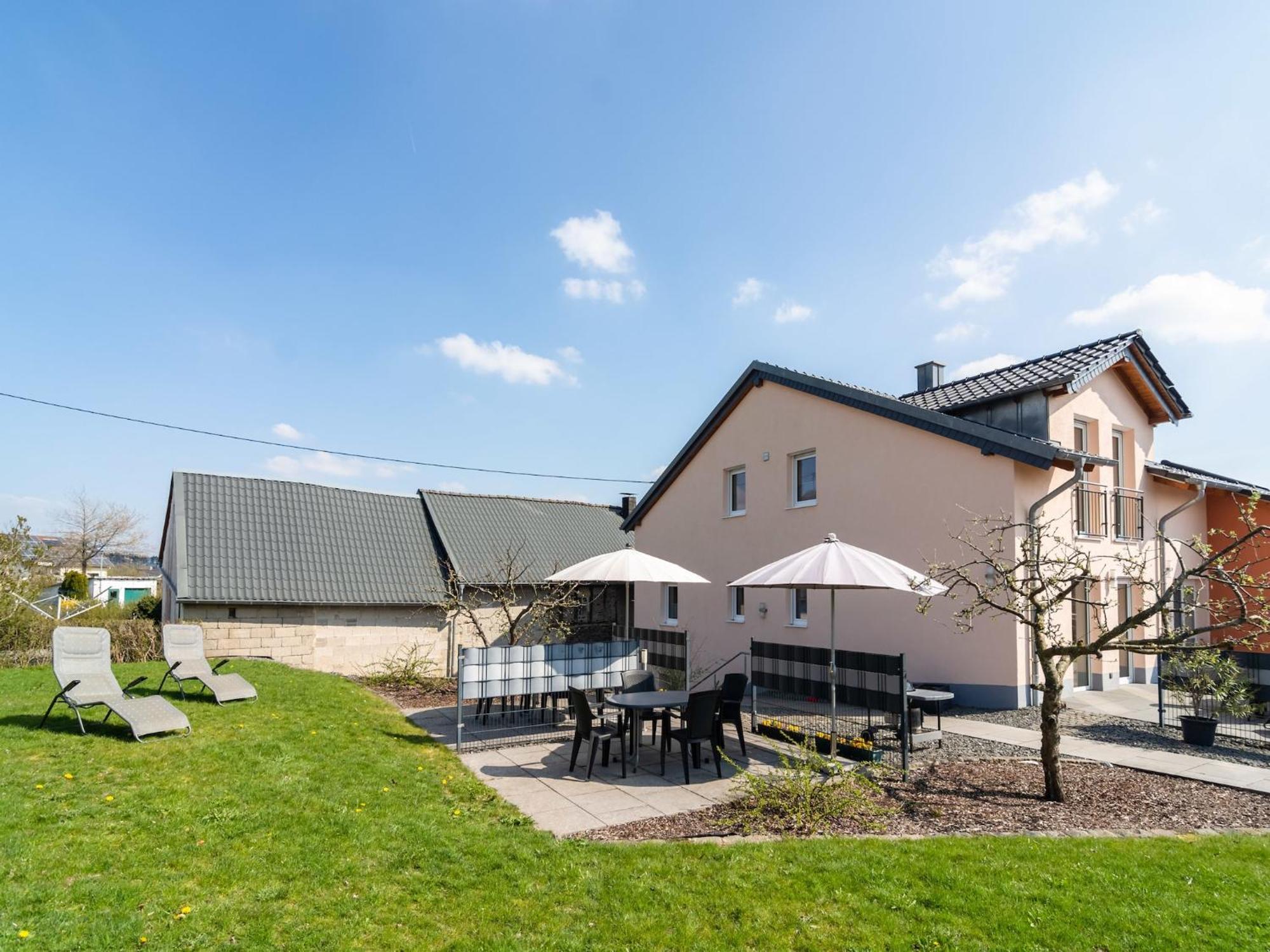 Lovely Modern Apartment With Private Terrace Ellscheid Exterior photo