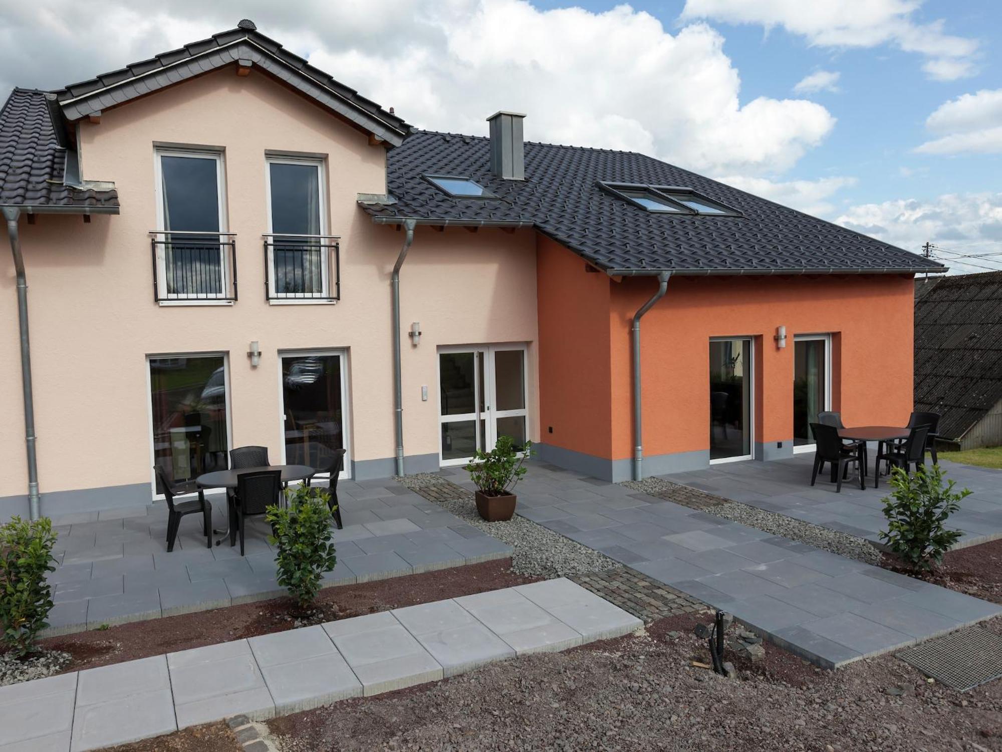 Lovely Modern Apartment With Private Terrace Ellscheid Exterior photo